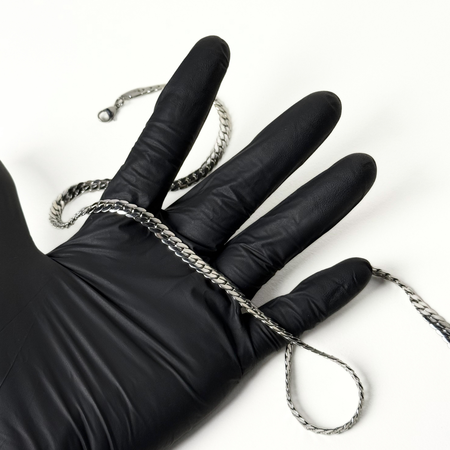 Round Stainless Steal Necklace With Free Delivery